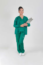 Cargar imagen en el visor de la galería, bata media tipo chaqueta color verde quirurgico
