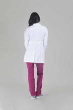 Cargar imagen en el visor de la galería, bata sobretodo blanca parte trasera