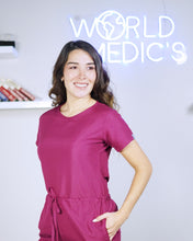 Cargar imagen en el visor de la galería, UNIFORME-ESENCIAL-CUELLO-REDONDO-VINOTINTO