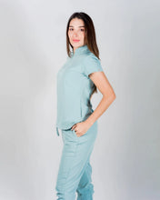 Cargar imagen en el visor de la galería, uniformes medicos modernos modelo mao de mujer en tela licrada antifluidos color menta