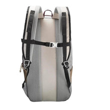 Cargar imagen en el visor de la galería, morral quechua beige puesto
