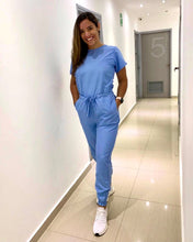 Cargar imagen en el visor de la galería, UNIFORME-ESENCIAL-CUELLO-REDONDO-CELESTE
