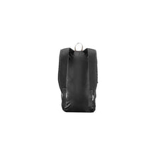Cargar imagen en el visor de la galería, morral pequeño negro puesto
